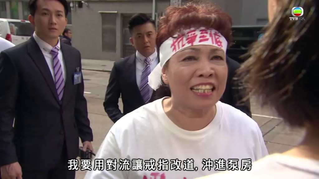 許思敏媽媽堅持讓她讀到中學，許思敏的英文亦不錯，90年代更因此拍過外國電影《Goodbye Hong Kong》及電視劇《Yellowthread Street》，她曾笑說是劇組可以節省聘請翻譯的金錢。